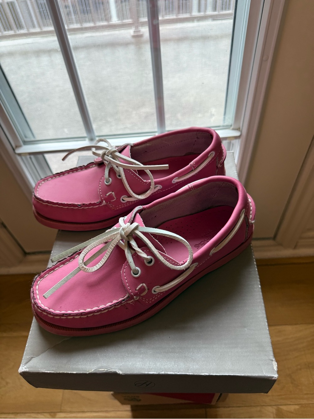 Women’s Pink nubuck Boat Shoes with White leather Laces